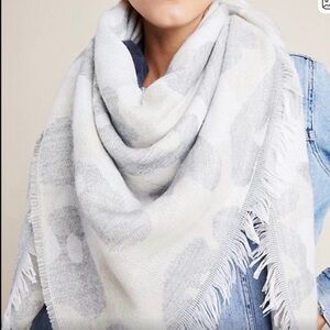 Anthropologie blanket scarf Leopard Camo Ivory Grey
